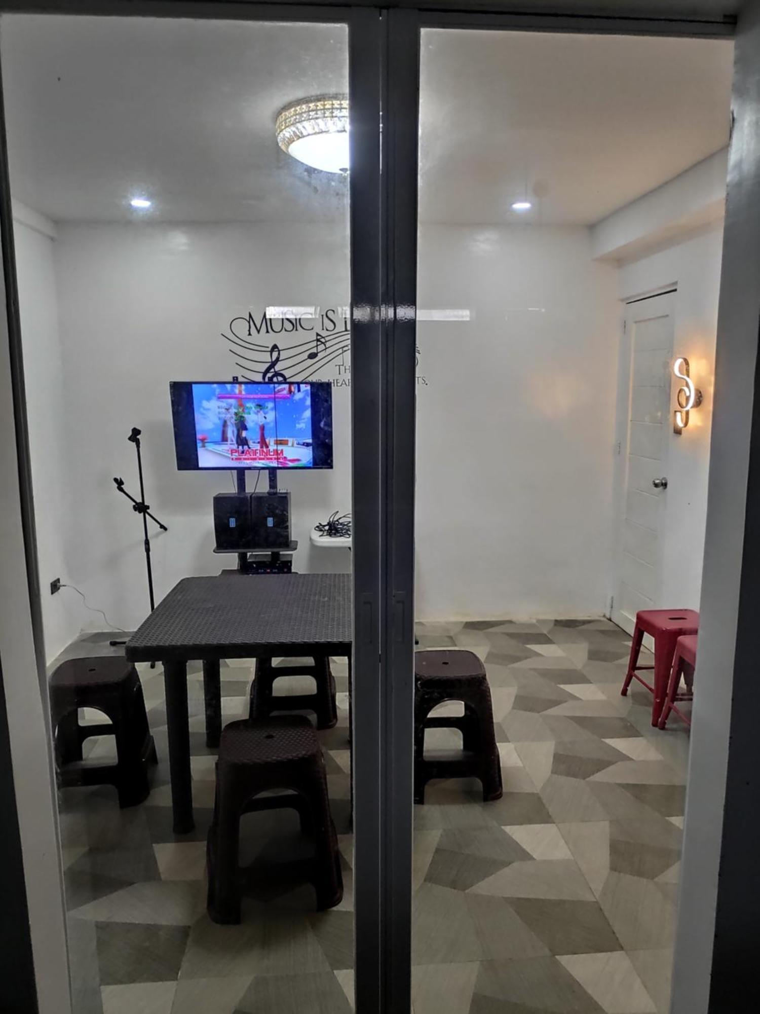 Tagaytay Staycation By Naya And Darla W Free Swimming Pool, Wifi & Netflix Tagaytay City Kültér fotó