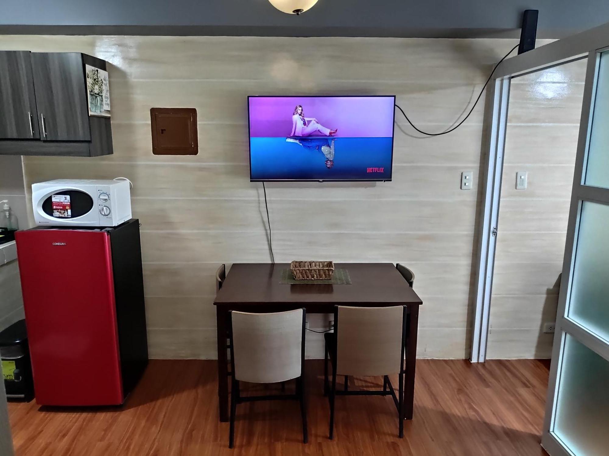 Tagaytay Staycation By Naya And Darla W Free Swimming Pool, Wifi & Netflix Tagaytay City Kültér fotó