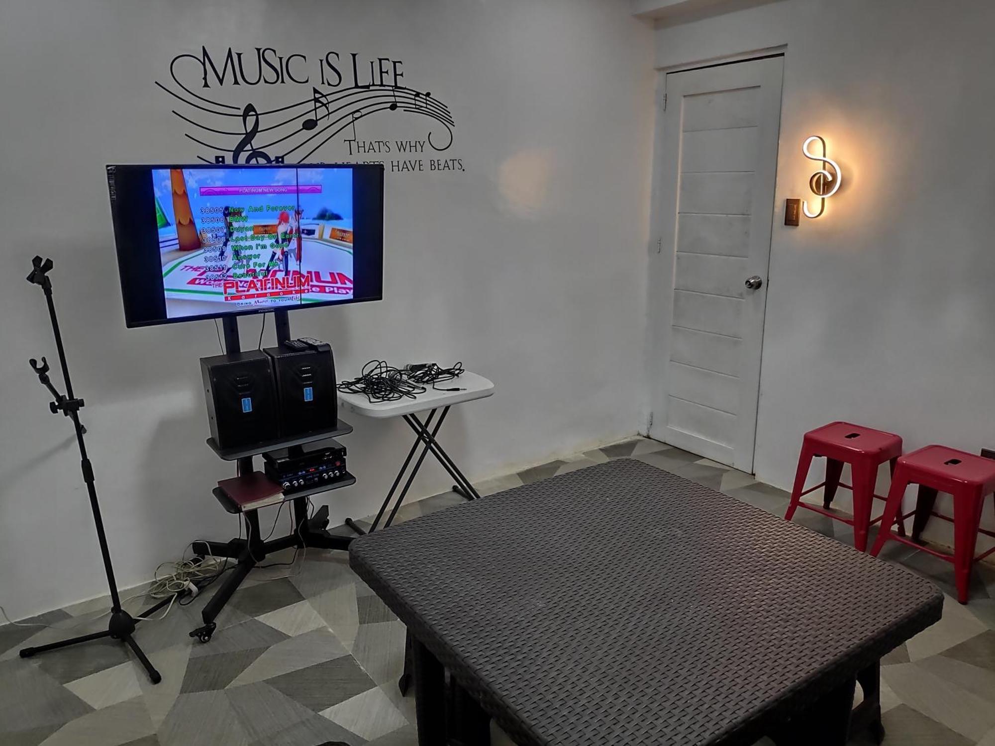 Tagaytay Staycation By Naya And Darla W Free Swimming Pool, Wifi & Netflix Tagaytay City Kültér fotó