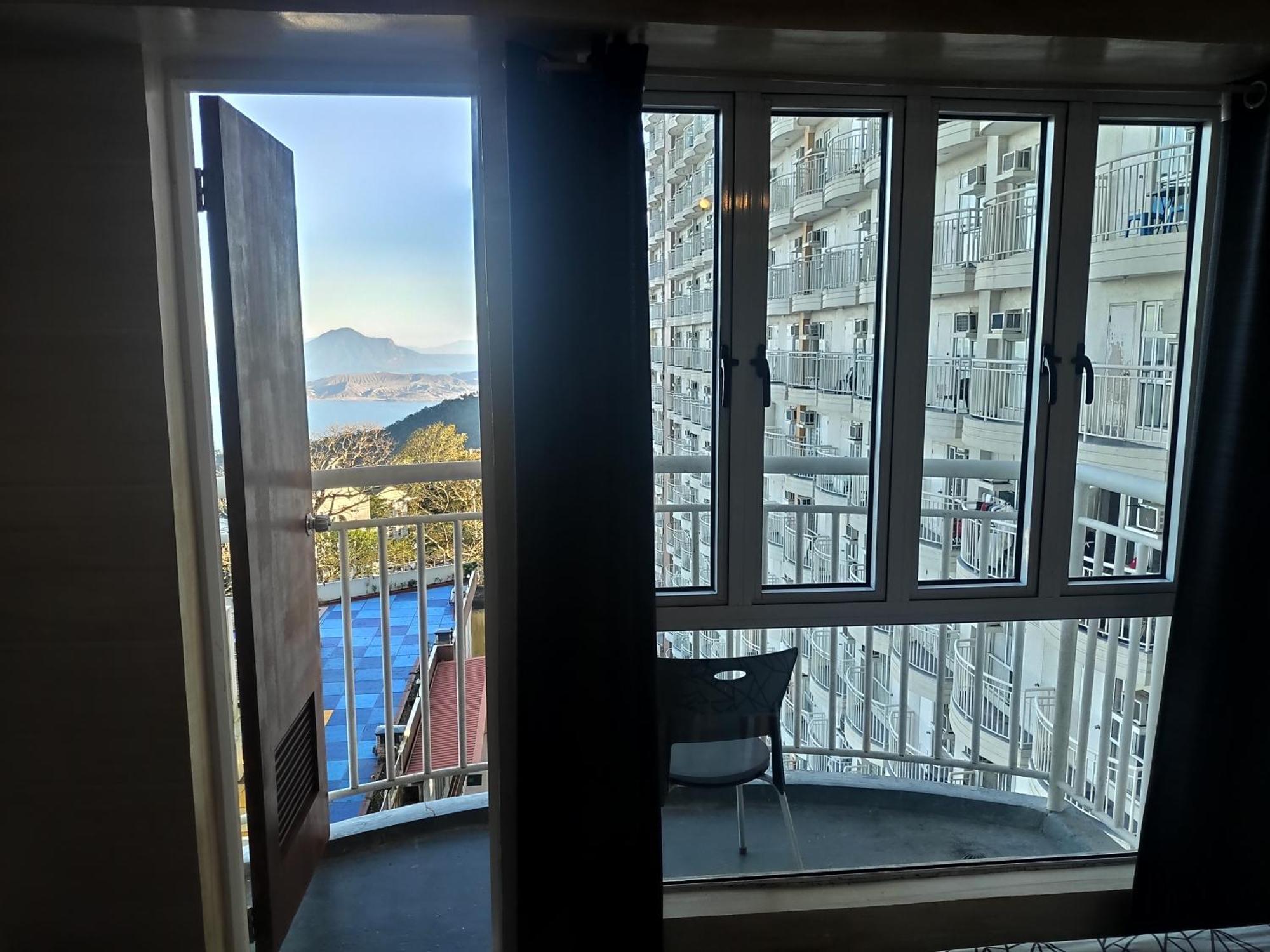 Tagaytay Staycation By Naya And Darla W Free Swimming Pool, Wifi & Netflix Tagaytay City Kültér fotó